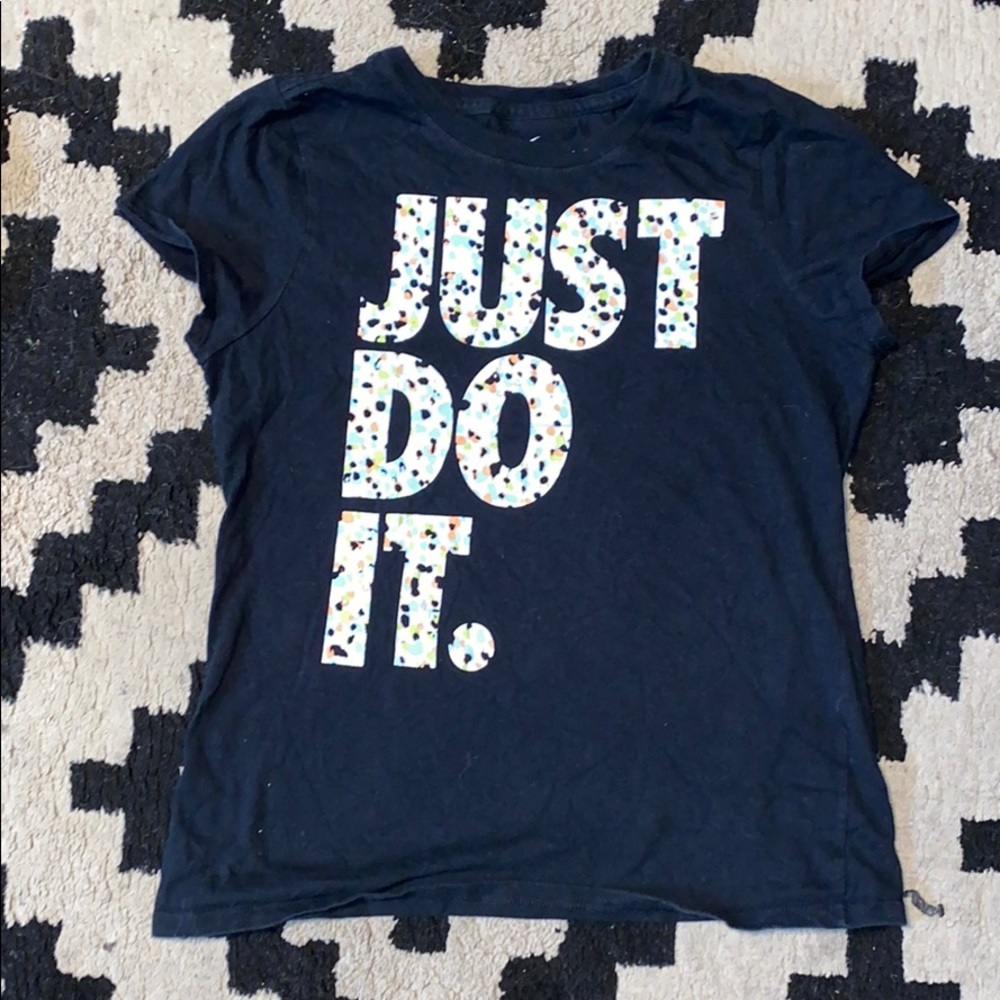 Nike t-shirt girls large 12-14